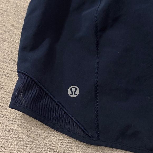 Lululemon Hotty Hot High-Rise Lined Shorts 4” graphite grey & navy size 8 - Picture 9 of 16